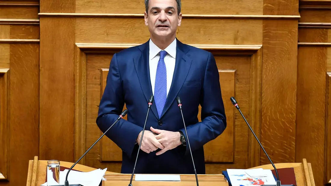 Verspricht, die Bahn auf Vordermann zu bringen: Kyriakos Mitsotakis - Bild: Michael Varaklas/AP/dpa