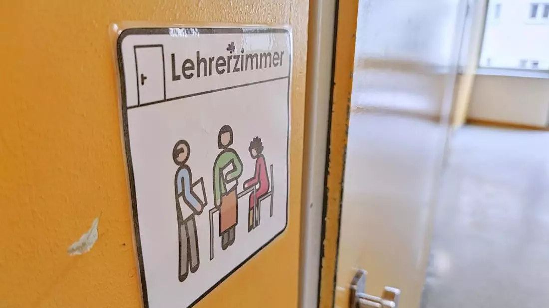 Genderzeichen vor einem Lehrerzimmer (Archiv) - Bild: über dts Nachrichtenagentur