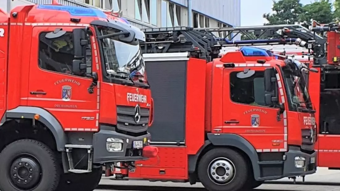 FW-OB: Brand in leerstehender Lagerhalle - Bild: presseportal.de