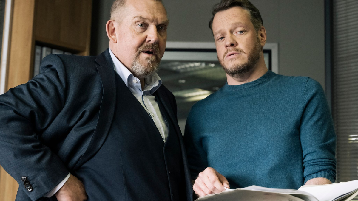 Der Fall führt die «Tatort»-Kommissare Max Ballauf (Klaus J. Behrendt) und Freddy Schenk (Dietmar Bär) zum legendären «Colonius»-Turm.  - Foto: Martin Valentin Menke/WDR/dpa