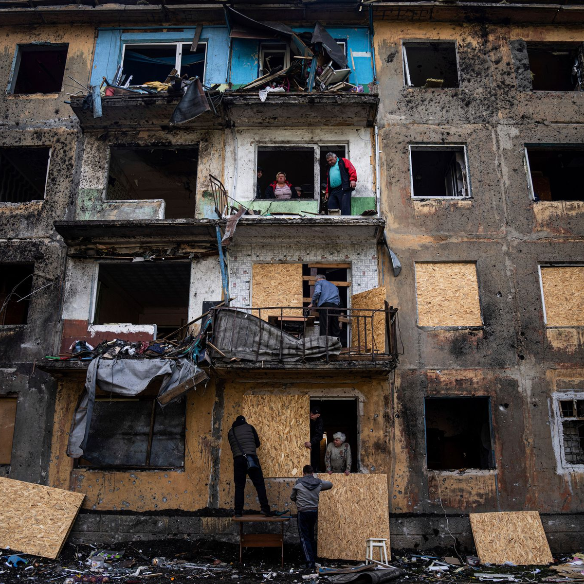 Dobropillja hat es nicht das erste Mal getroffen im russischen Angriffskrieg.  - Foto: Evgeniy Maloletka/AP/dpa