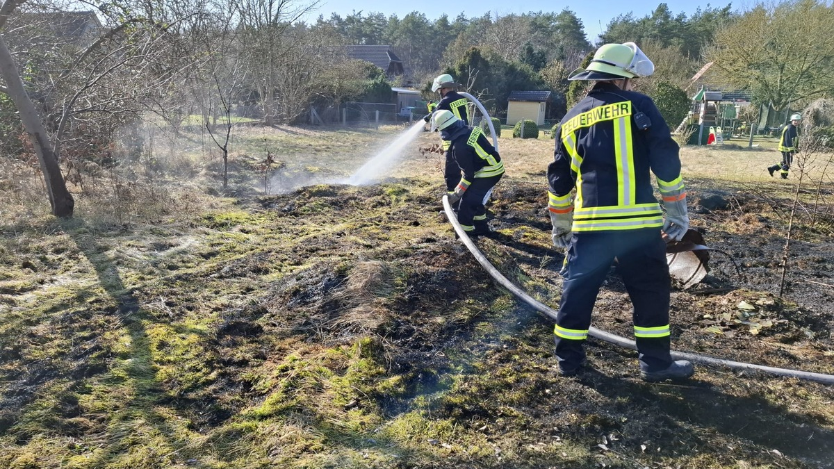 FW Südheide: Unerlaubtes verbrennen von Müll löst Flächenbrand in Unterlüß aus - Foto: presseportal.de