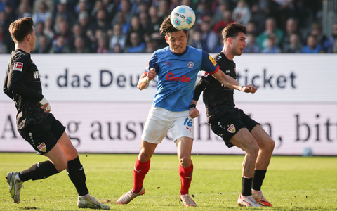Die Stuttgarter Ermedin Demirovic (l) und Enzo Millot feiern den Treffer zum 2:2. - Foto: Christian Charisius/dpa Die Stuttgarter Ermedin Demirovic (l) und Enzo Millot feiern den Treffer zum 2:2. - Foto: Christian Charisius/dpa