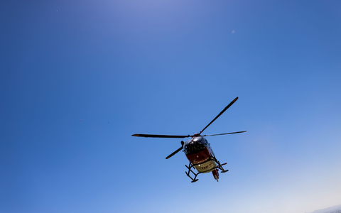 Zwei Rettungshubschrauber sowie mehrere Notärzte und Rettungswagen waren an der Unfallstelle im Einsatz. (Symbolbild) - Foto: Philipp von Ditfurth/dpa