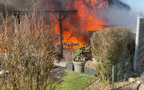 FW-DO: Feuer in Wambel / Gartenlaube brennt in voller Ausdehnung - Foto: presseportal.de