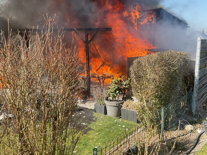 FW-DO: Feuer in Wambel / Gartenlaube brennt in voller Ausdehnung - Foto: presseportal.de