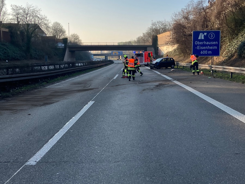 FW-OB: PKW-Unfall am Morgen führte zu kurzzeitiger Vollsperrung der BAB 516 in Fahrtrichtung Oberhausen Zentrum - Foto: presseportal.de