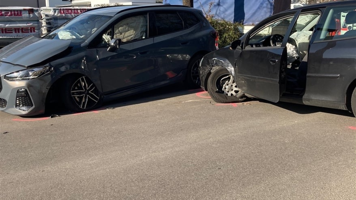 POL-GM: Bei Frontalzusammenstoß leicht verletzt - Foto: presseportal.de