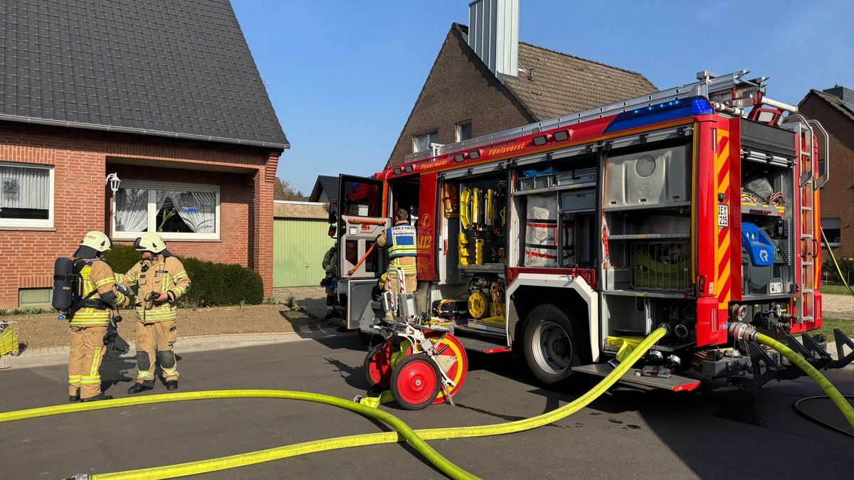 FW Tönisvorst: Kellerbrand in Tönisvorst - Einfamilienhaus nach Kellerbrand unbewohnbar - Foto: presseportal.de
