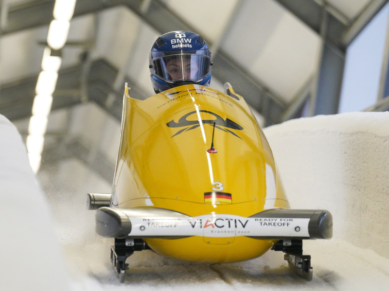 Laura Nolte kämpft bei der Monobob-WM in Lake Placid mit um die Medaillen.   - Foto: Roman Koksarov/dpa