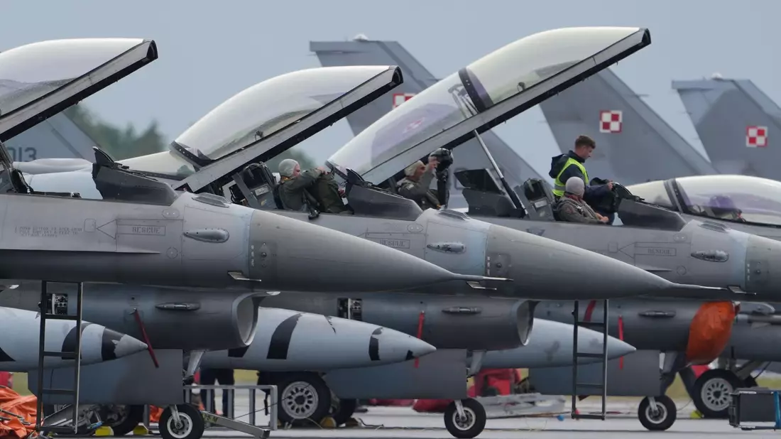 US-Kampfjets vom Typ F-16 während eines Nato-Manövers. (Archivbild) - Bild: Marcus Brandt/dpa