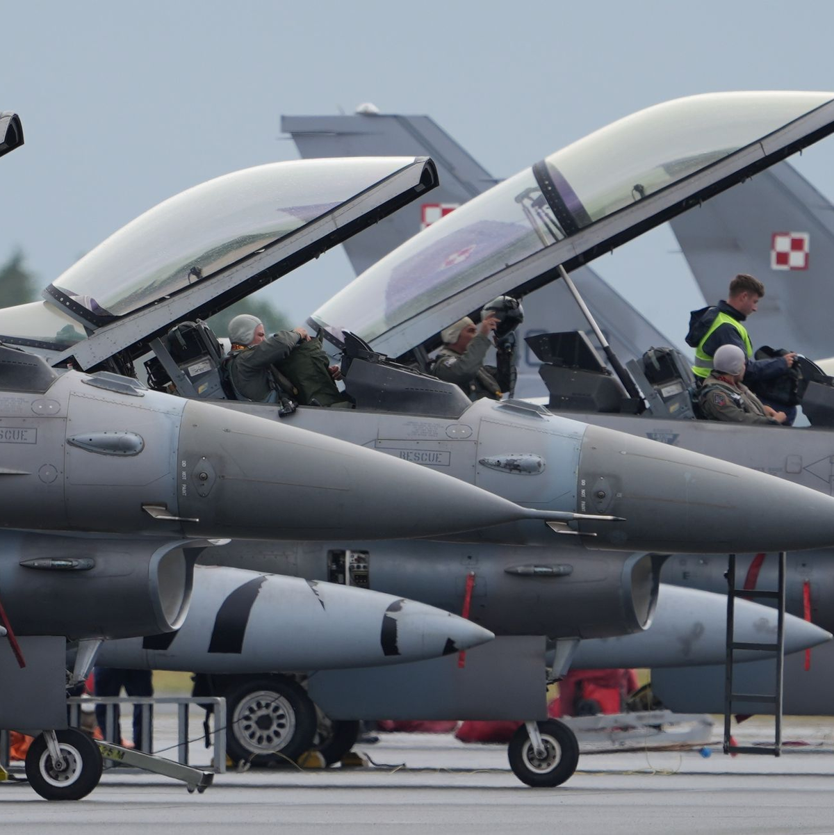 US-Kampfjets vom Typ F-16 während eines Nato-Manövers. (Archivbild) - Foto: Marcus Brandt/dpa