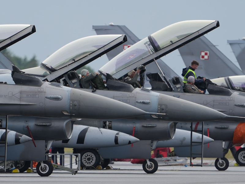 US-Kampfjets vom Typ F-16 während eines Nato-Manövers. (Archivbild) - Foto: Marcus Brandt/dpa