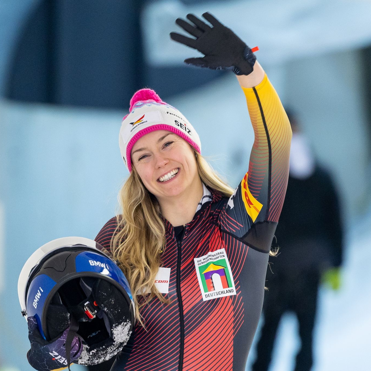 Laura Nolte freut sich bei der Monobob-WM in Lake Placid über Silber. - Foto: Expa/Johann Groder/APA/dpa