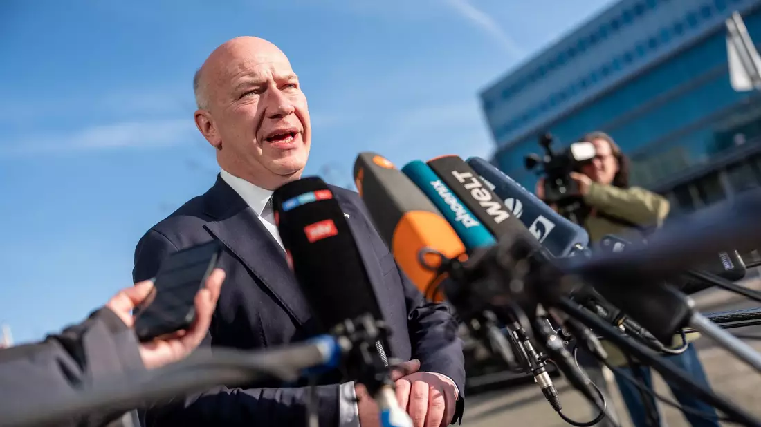 Gründlichkeit ist für den Parlamentarischen Geschäftsführer Frei (CDU) bei den Koalitionsverhandlungen wichtiger als Schnelligkeit. (Archivbild) - Bild: Michael Kappeler/dpa