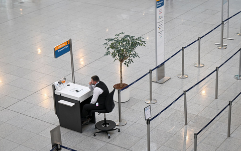 Beschäftigte aus dem öffentlichen Dienst der Flughafenbetreiber, den Bodenverkehrsdiensten und den Luftsicherheitsbereichen waren im Ausstand. - Foto: Peter Kneffel/dpa Beschäftigte aus dem öffentlichen Dienst der Flughafenbetreiber, den Bodenverkehrsdiensten und den Luftsicherheitsbereichen waren im Ausstand. - Foto: Peter Kneffel/dpa