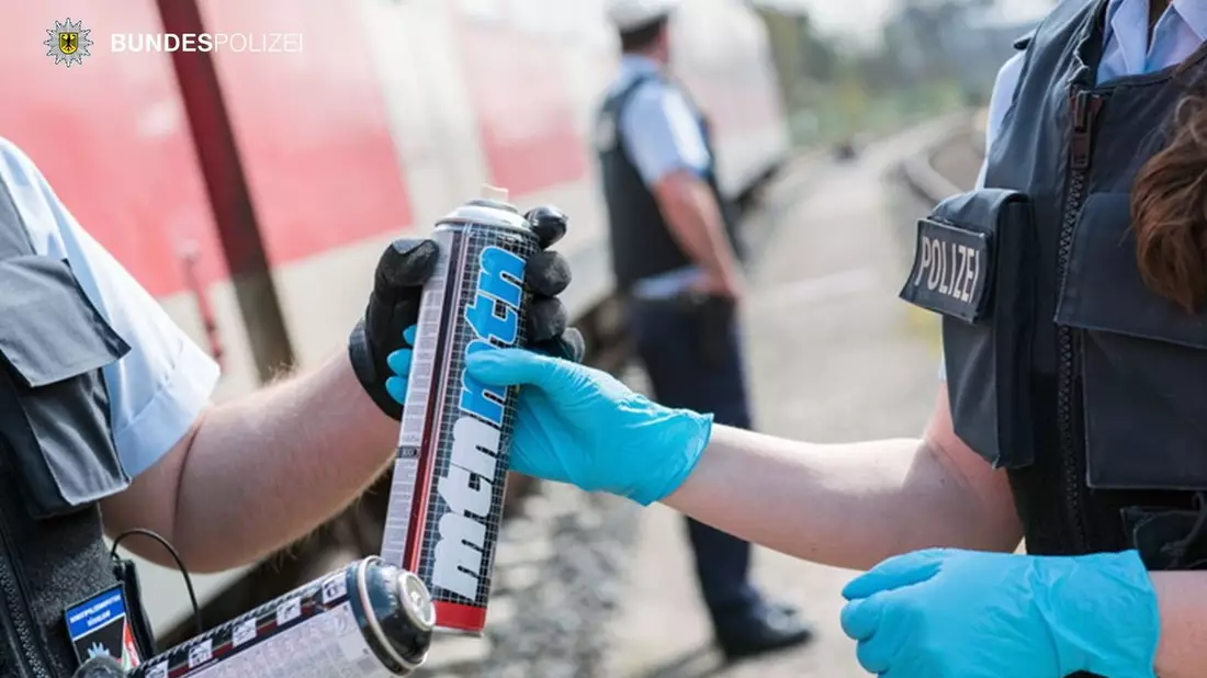 Bundespolizeidirektion München: Graffitisprayer geschnappt - Bild: presseportal.de