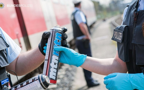Bundespolizeidirektion München: Graffitisprayer geschnappt - Foto: presseportal.de