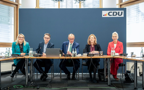 Eine förmliche Zustimmung der CDU-Spitze zum Beginn von Gesprächen über eine neue schwarz-rote Koalition ist eigentlich gar nicht nötig. Aus der CDU kommt trotzdem ein eindeutiges Signal.  - Foto: Michael Kappeler/dpa