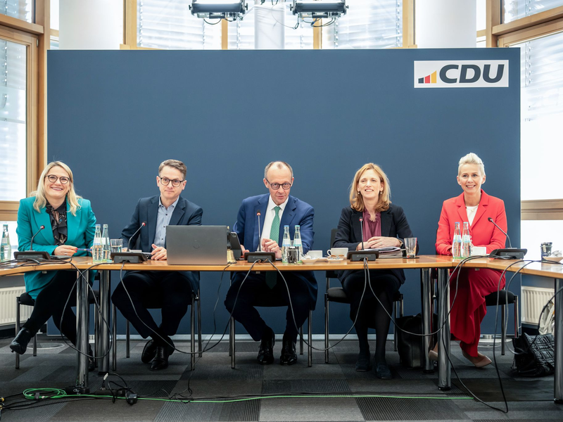 Eine förmliche Zustimmung der CDU-Spitze zum Beginn von Gesprächen über eine neue schwarz-rote Koalition ist eigentlich gar nicht nötig. Aus der CDU kommt trotzdem ein eindeutiges Signal.  - Foto: Michael Kappeler/dpa