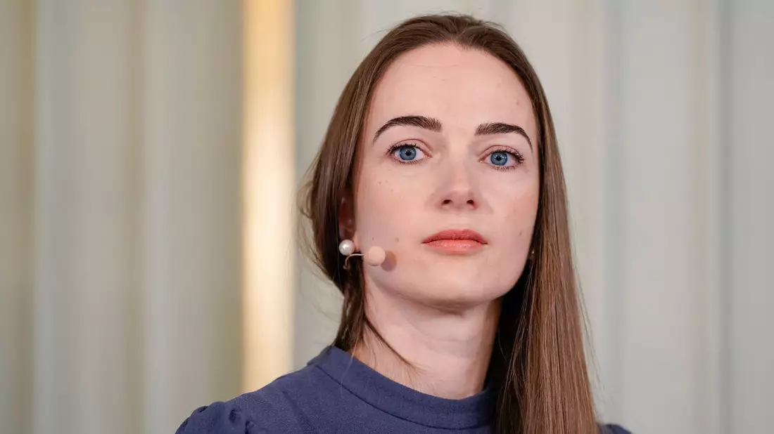 Mehr als 130 Nobelpreisträger haben eine Petition unterschrieben, eingefrorene russische Vermögenswerte für die Ukraine zu verwenden. Sie wurde der Friedensnobelpreisträgerin Oleksandra Matwijtschuk überreicht. - Bild: Håkon Mosvold Larsen/NTB/dpa