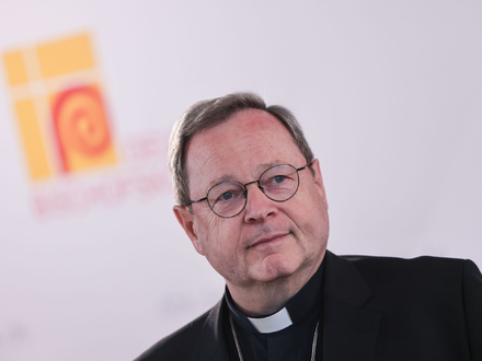 Der Limburger Bischof Georg Bätzing leitet die viertägige Frühjahrsvollversammlung der Deutschen Bischofskonferenz in Kall. - Foto: Oliver Berg/dpa