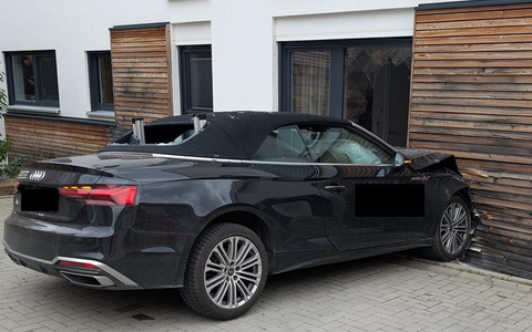 POL-PDLD: Verkehrsunfall führt zu erheblichem Gebäudeschaden - Foto: presseportal.de