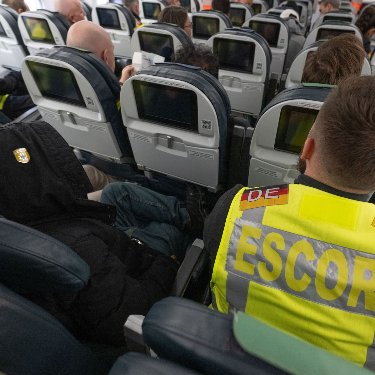 Vor allem die Grünen hatten sich bei den Verhandlungen über das sogenannte Rückführungsverbesserungsgesetz der Ampel-Koalition für den Anspruch auf einen Pflichtanwalt bei Abschiebehaft und Ausreisegewahrsam eingesetzt. (Archivfoto) - Foto: Boris Roessler/dpa