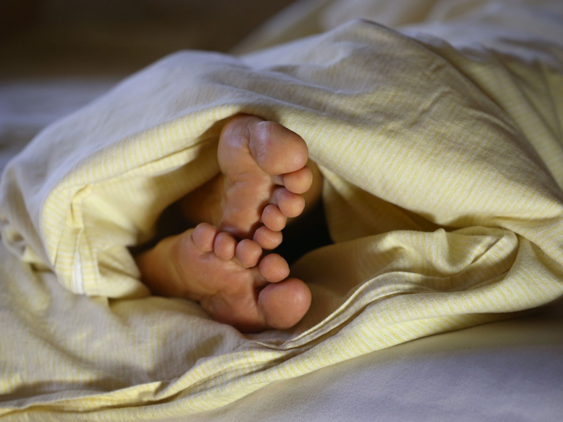 Nicht immer bekommen Menschen so viel Schlaf, wie sie brauchen - mit gesundheitlichen Folgen. (Archivbild) - Foto: Karl-Josef Hildenbrand/dpa