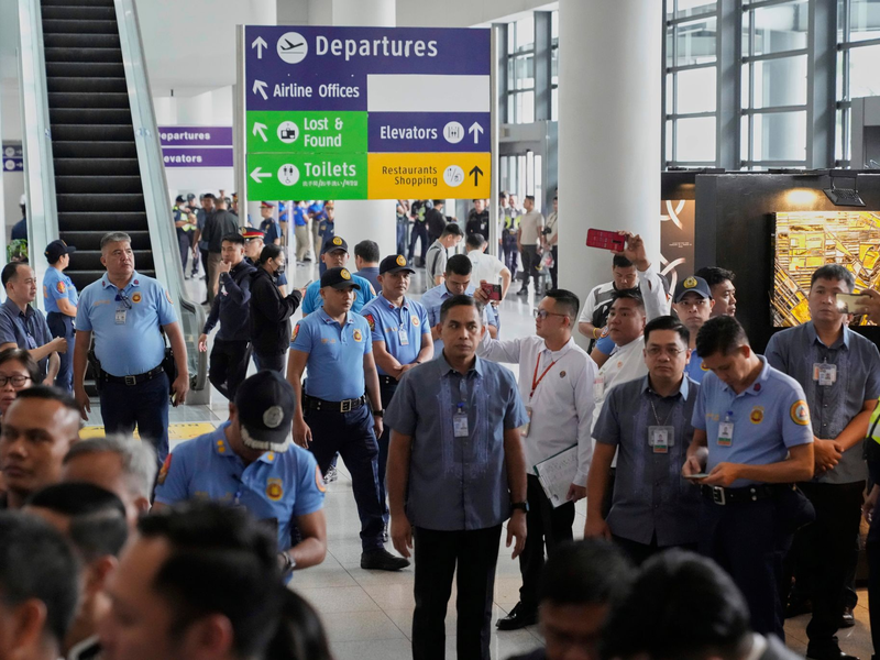 Der ehemalige philippinische Präsident Rodrigo Duterte wird nach Angaben seines Anwalt nach Den Haag geflogen. - Foto: Aaron Favila/AP/dpa