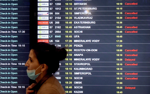 Wie bereits bei früheren Drohnenangriffen wurden Starts und Landungen an mehreren Moskauer Flughäfen ausgesetzt. Laut dem Moskauer Bürgermeister sollen mehr als 60 ukrainische Drohnen abgeschossen worden sein. (Archivbild) - Foto: Alexander Shcherbak/TASS/dpa