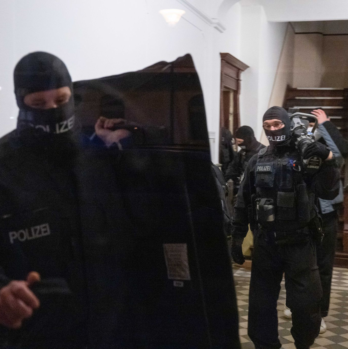 Die Razzien fanden in Nordrhein-Westfalen, Mecklenburg-Vorpommern, Berlin und Brandenburg statt. - Foto: Christophe Gateau/dpa