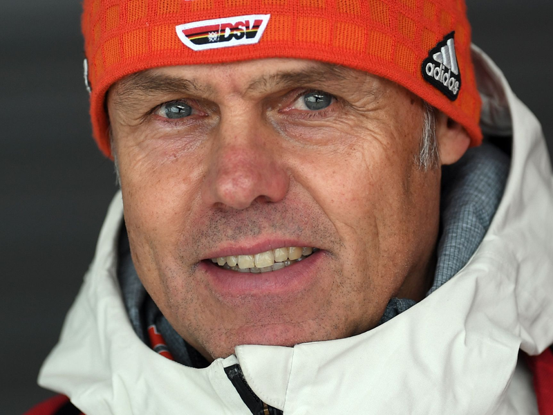 Andreas Bauer von der Fis hat Vorschläge gemacht, wie man die Anzugkontrolle im Skispringen verbessern kann. - Foto: Hendrik Schmidt/dpa-Zentralbild/dpa