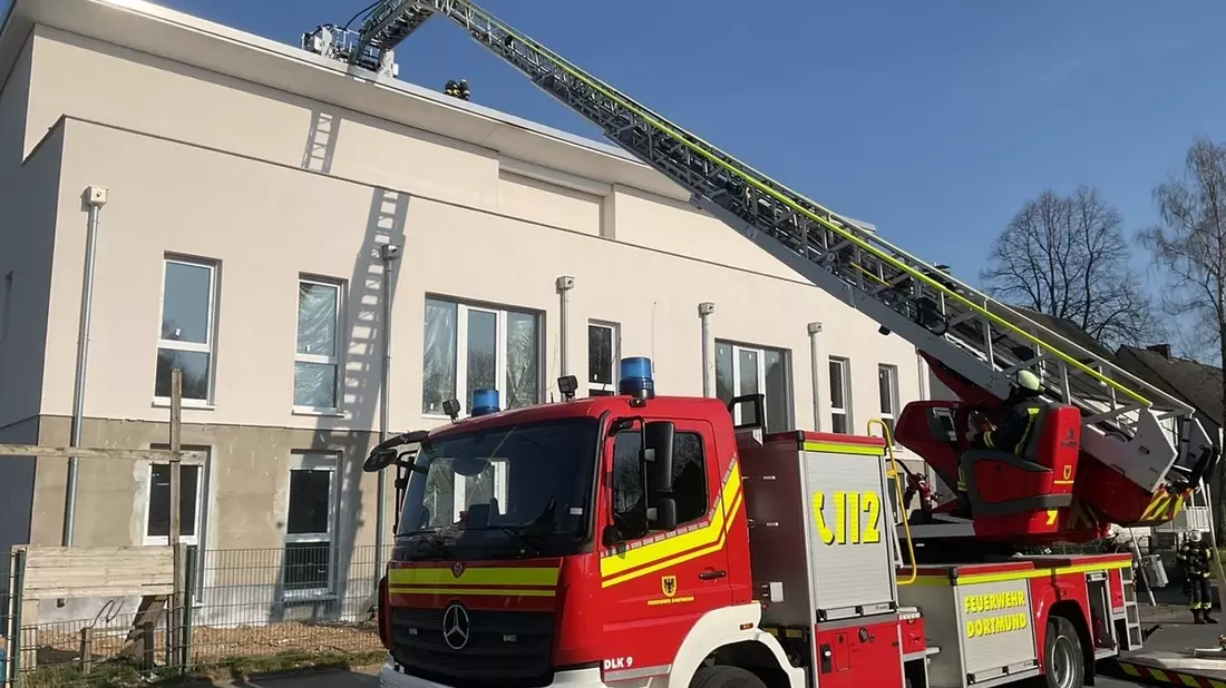 FW-DO: Flachdachbrand auf Baustelle in Oestrich - Bild: presseportal.de