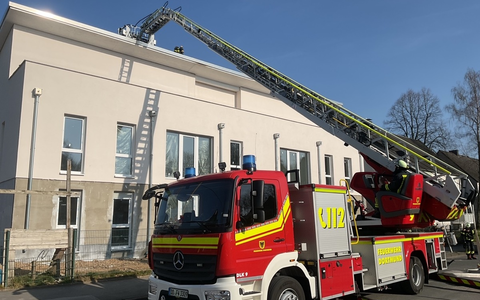 FW-DO: Flachdachbrand auf Baustelle in Oestrich - Foto: presseportal.de