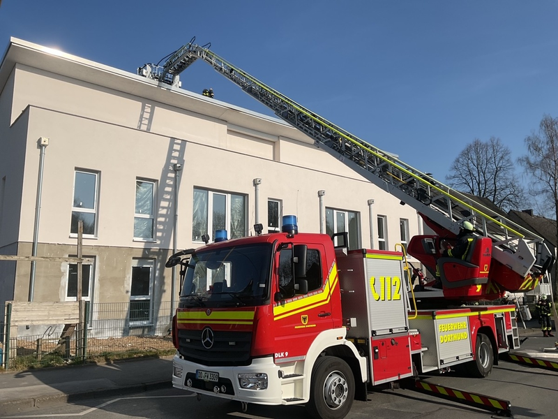 FW-DO: Flachdachbrand auf Baustelle in Oestrich - Foto: presseportal.de