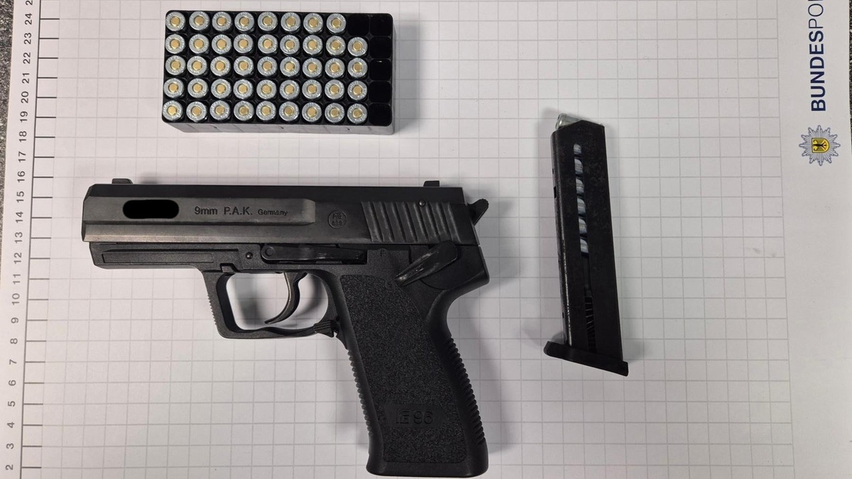 BPOL NRW: Bundespolizei stellt Schreckschusswaffe eines 16-Jährigen sicher - Foto: presseportal.de