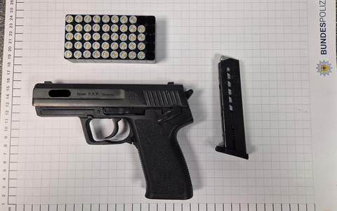 BPOL NRW: Bundespolizei stellt Schreckschusswaffe eines 16-Jährigen sicher - Foto: presseportal.de