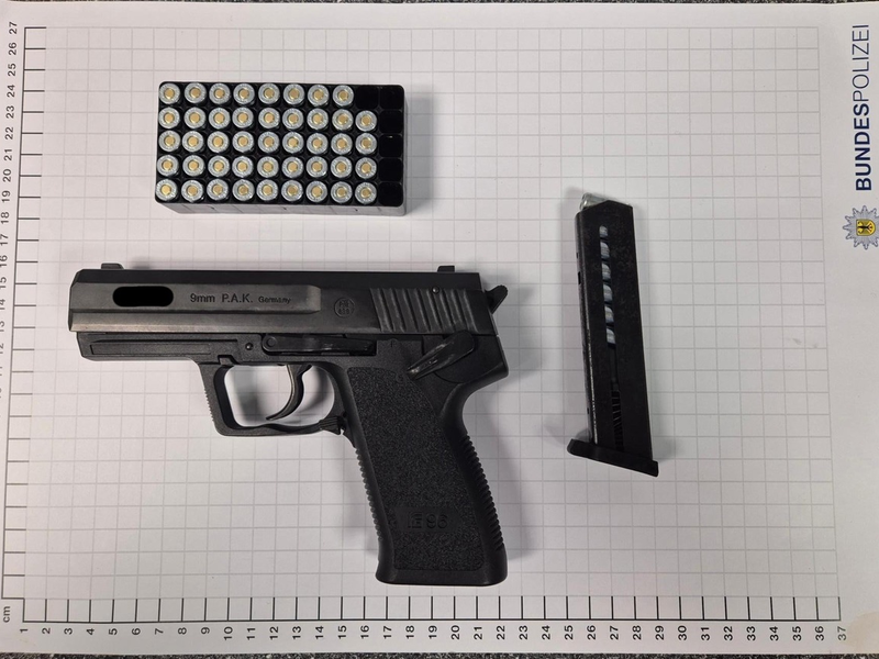 BPOL NRW: Bundespolizei stellt Schreckschusswaffe eines 16-Jährigen sicher - Foto: presseportal.de