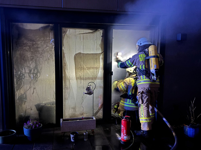 Feuerwehr Goch: Zimmerbrand in Werkstatthalle: Eine Person kam ins Krankenhaus - Foto: presseportal.de