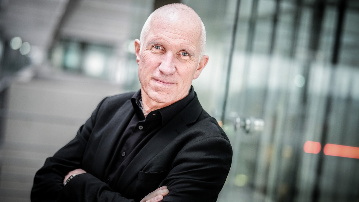 dpa-Fotograf Michael Kappeler erhält Preis der Bundespressekonferenz 2025 - Foto: presseportal.de