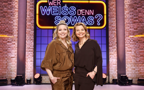 Schwestern-Duell: Annette und Caroline Frier bei Wer weiß denn sowas? - Das Wissensquiz vom 17. bis 21. März 2025, um 18:00 Uhr im Ersten - Foto: presseportal.de Schwestern-Duell: Annette und Caroline Frier bei Wer weiß denn sowas? - Das Wissensquiz vom 17. bis 21. März 2025, um 18:00 Uhr im Ersten - Foto: presseportal.de