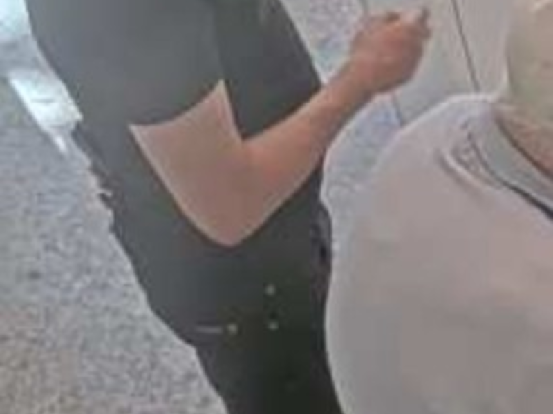 POL-H: Öffentlichkeitsfahndung: Täter nach Diebstahl und Computerbetrug in Hannover gesucht - Foto: presseportal.de