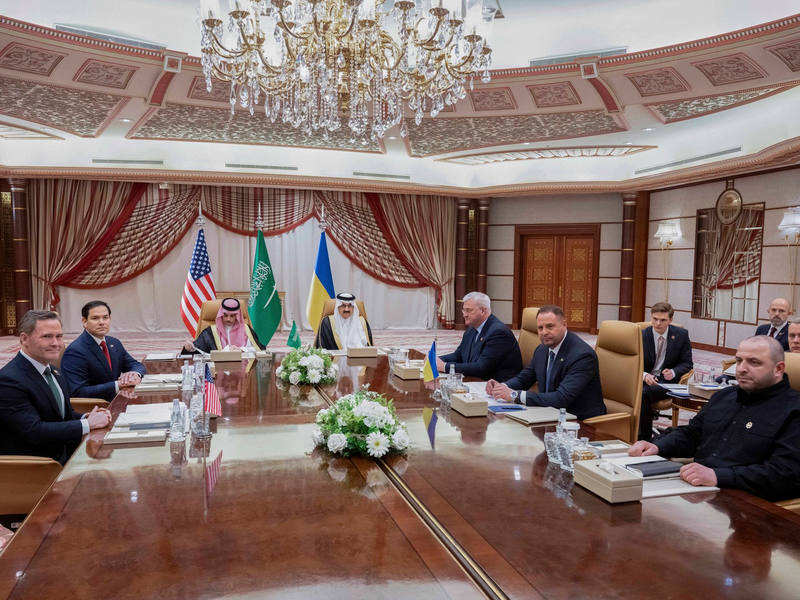 Stundenlang wurde in Dschidda verhandelt - nun gibt es Ergebnisse.  - Foto: Saul Loeb/AFP Pool/AP/dpa