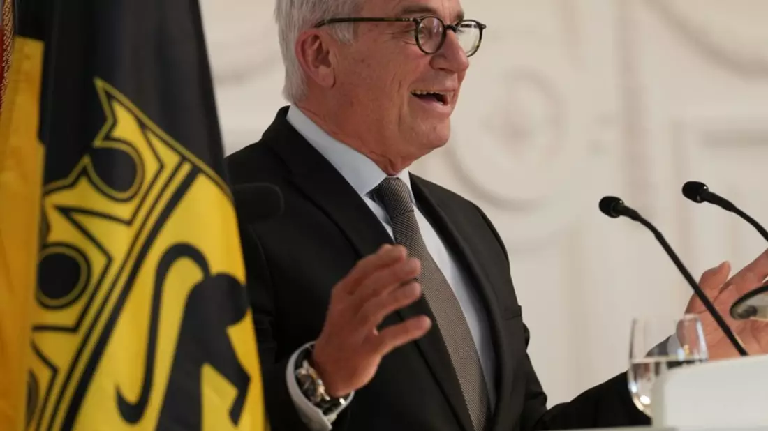 FWV BW: Dr. Frank Knödler wird Ehrenpräsident des Landesfeuerwehrverbandes Baden-Württemberg und erhält die Stauffermedaille in Gold - Bild: presseportal.de