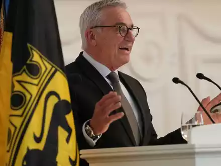 FWV BW: Dr. Frank Knödler wird Ehrenpräsident des Landesfeuerwehrverbandes Baden-Württemberg und erhält die Stauffermedaille in Gold - Foto: presseportal.de