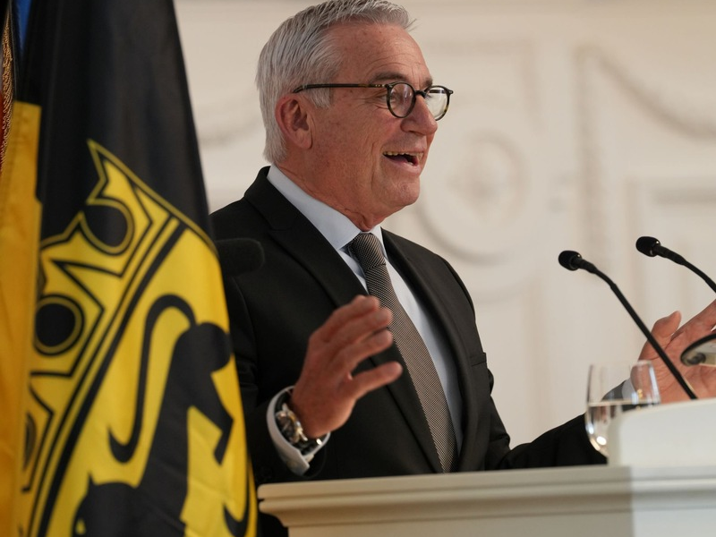 FWV BW: Dr. Frank Knödler wird Ehrenpräsident des Landesfeuerwehrverbandes Baden-Württemberg und erhält die Stauffermedaille in Gold - Foto: presseportal.de