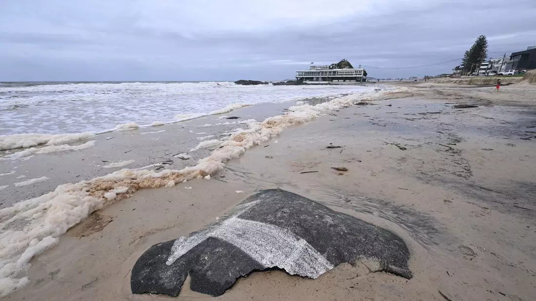 «Alfred» hat hunderte Kilometer Strand erodiert. - Bild: Dave Hunt/AAP/dpa