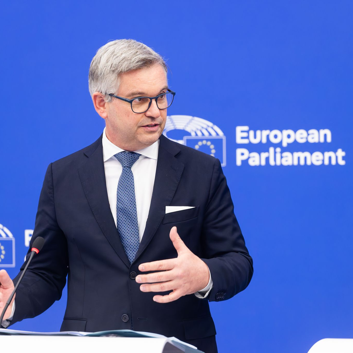 Will den Mitgliedsländern Vorschläge für Sanktionen gegen extremistischen Minister und gegen gewalttätige Siedler unterbreiten: EU-Kommissionspräsidentin Ursula von der Leyen. - Foto: Philipp von Ditfurth/dpa