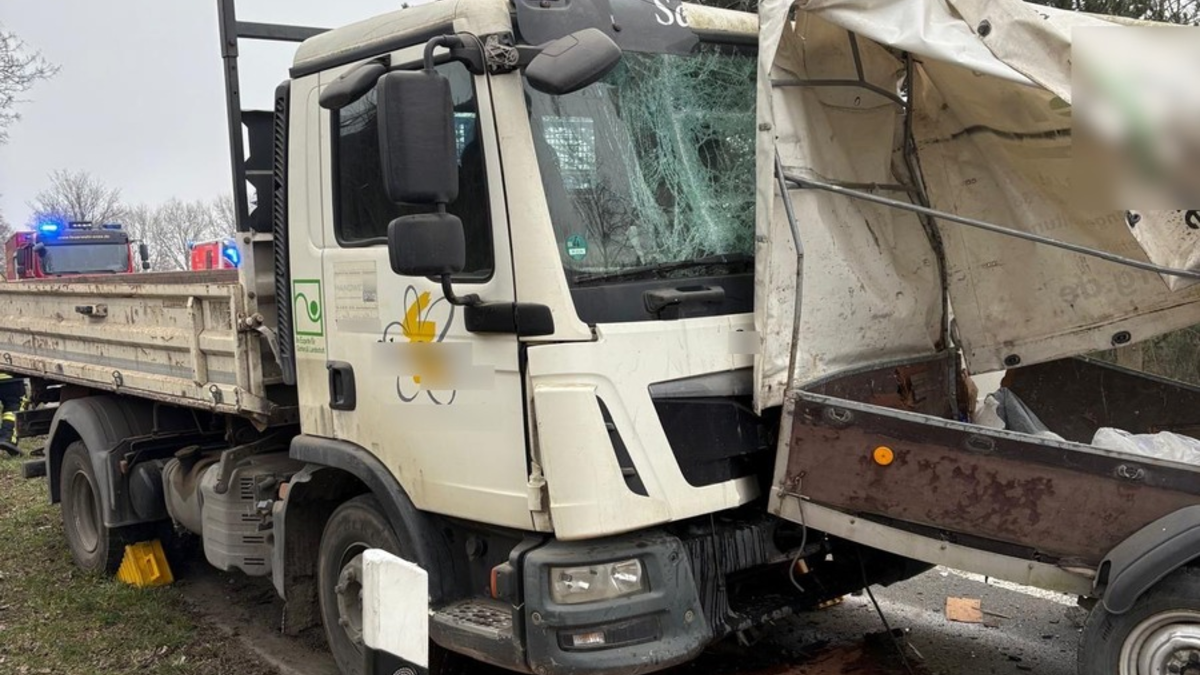 FW Ense: Arbeitsreicher Tag für die Feuerwehr Ense am Dienstag / Einsatzkräfte werden bei Großbrand und Verkehrsunfall gefordert - Foto: presseportal.de
